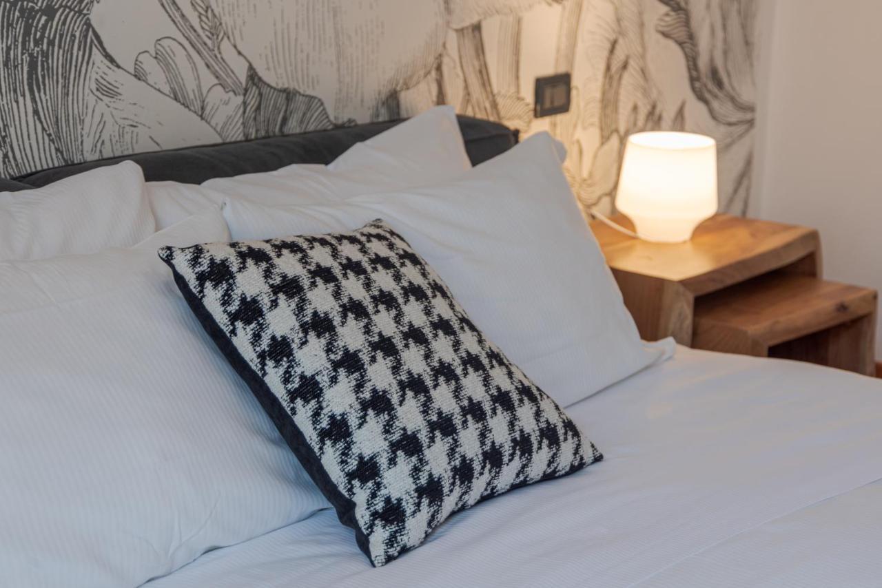 First & Urban Oasis - By Myhomeincomo Ngoại thất bức ảnh